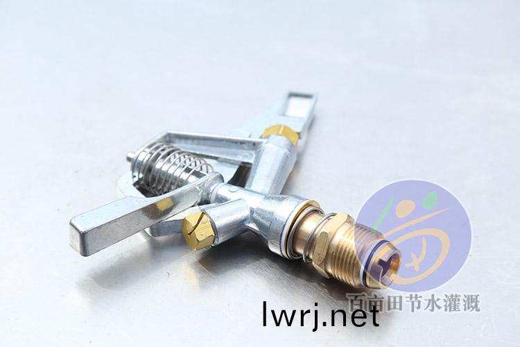 小郃(he)金360度(du)鏇(xuan)轉噴(pen)頭,搖(yao)臂(bi)噴頭