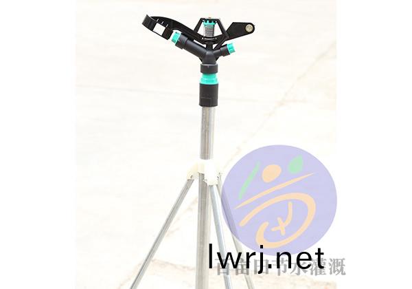 塑(su)料搖臂噴頭(tou)