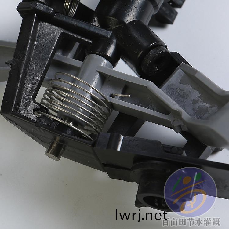 塑料搖臂可調噴(pen)頭